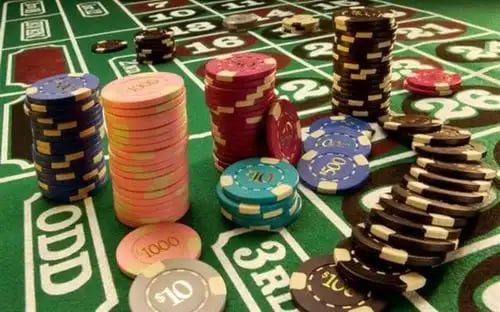 Antarmuka aplikasi mobile villa togel menampilkan meja kasino langsung dengan dealer profesional